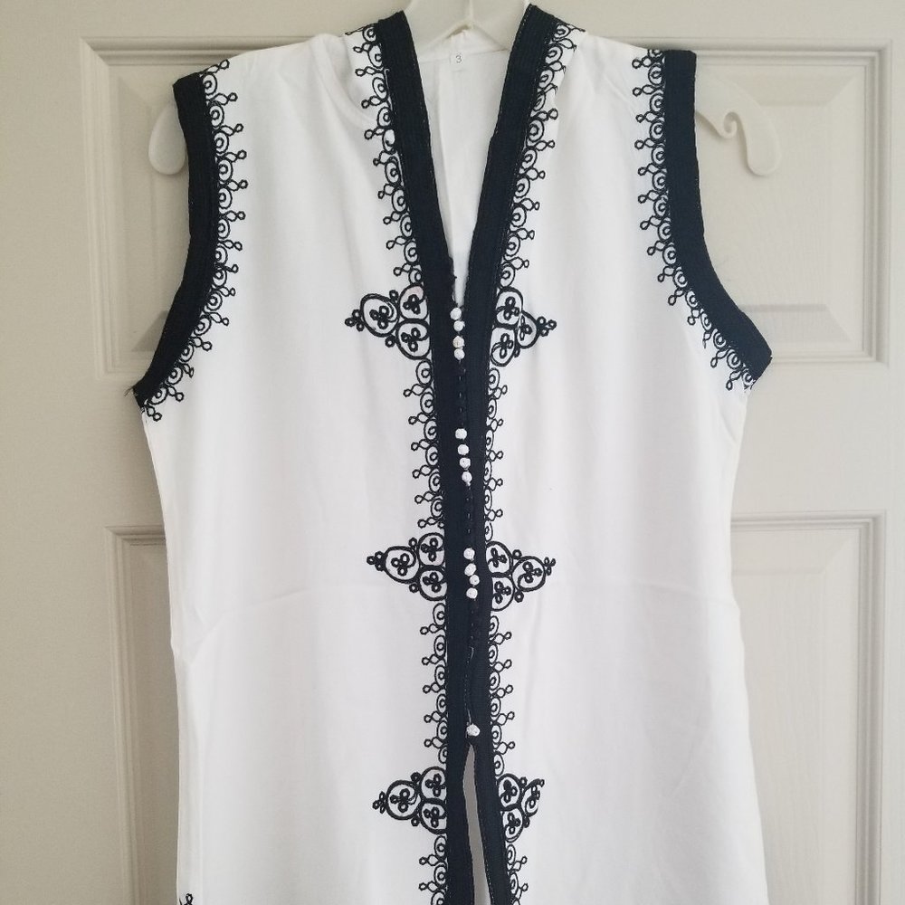 New Moroccan Hooded EMBROIDERED Kaftan Djellaba Black & WHITE Sleeveless Tunic